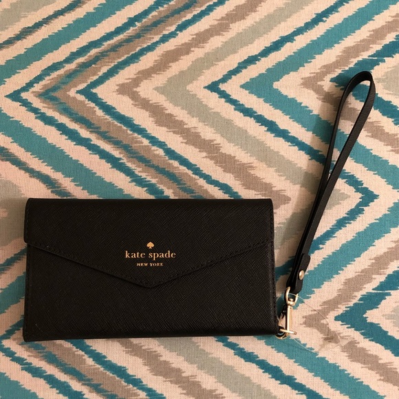 kate spade Accessories - ♠️Kate Spade♠️ black iPhone 5S wristlet